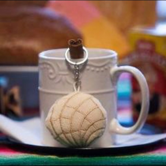 Mexican Pan Dulce Vanilla Concha keychain - Picture 1 of 2